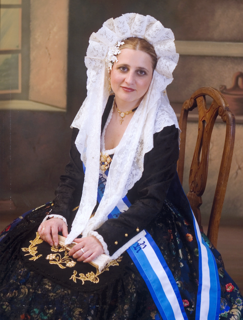 Dama adulta hoguera explanada 2006