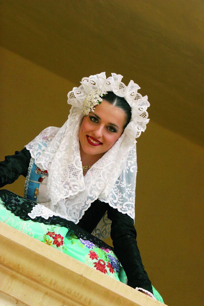 Dama del Foc hoguera explanada 2006