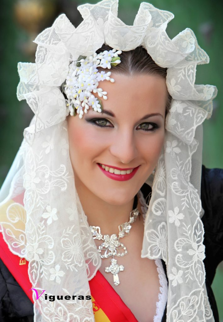 Belleza adulta hoguera explanada 2013