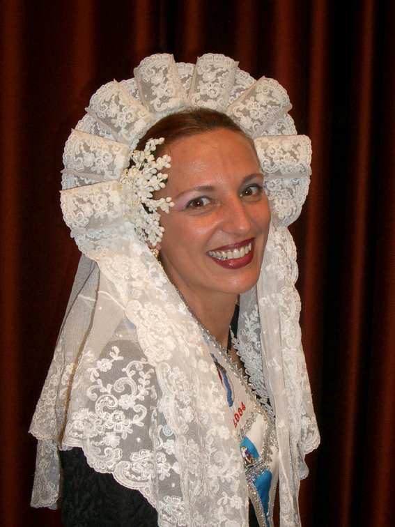 Dama adulta hoguera explanada 2004