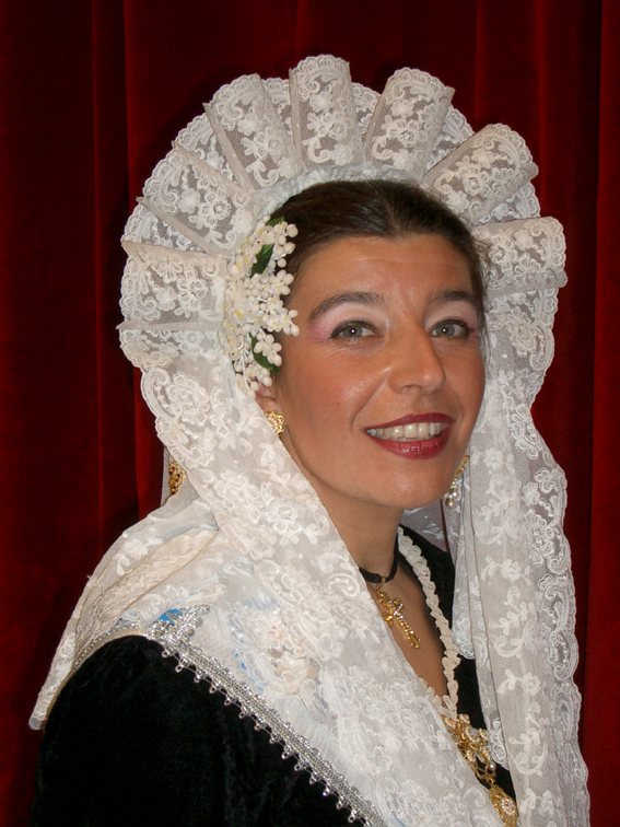 Dama adulta hoguera explanada 2004