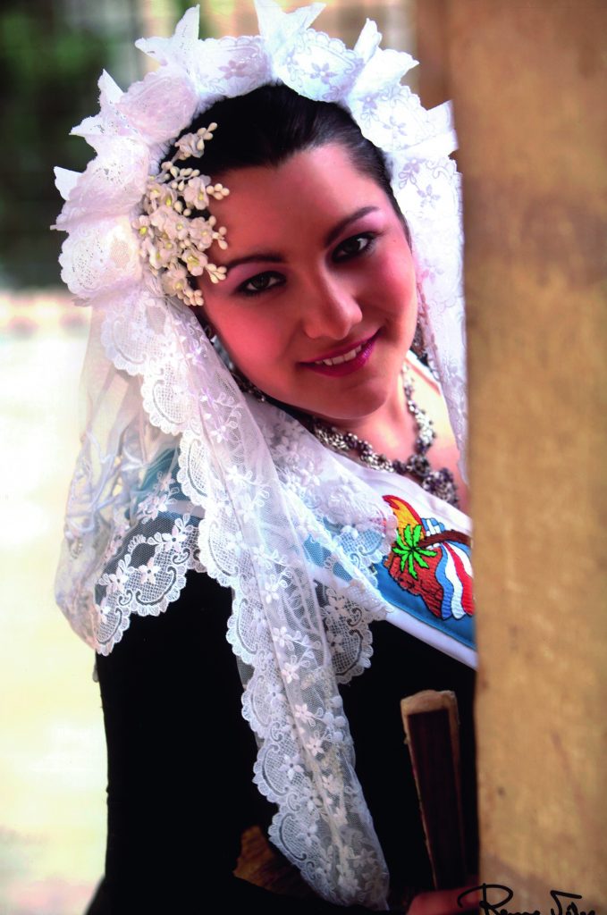 Dama adulta hoguera explanada 2008