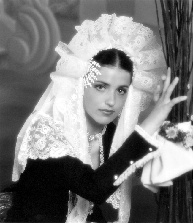 Dama adulta hoguera explanada 2002