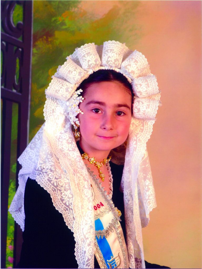 Dama infantil hoguera explanada 2004