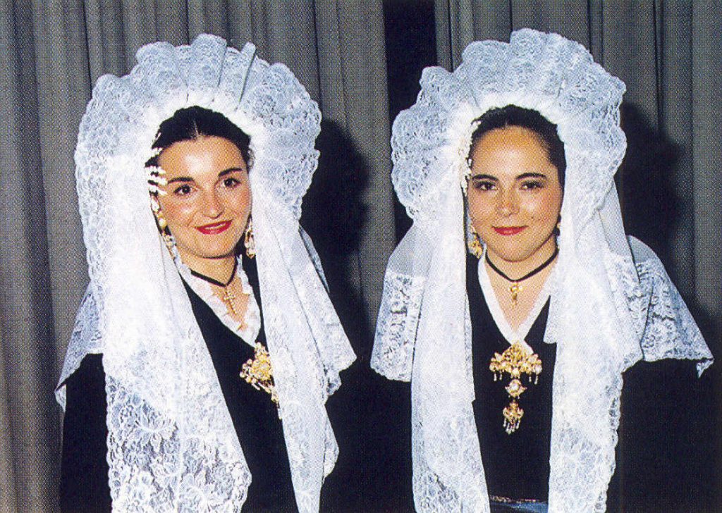 Damas adultas hoguera explanada 1995